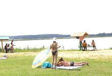 Photo of Семейный пикник на берегу реки